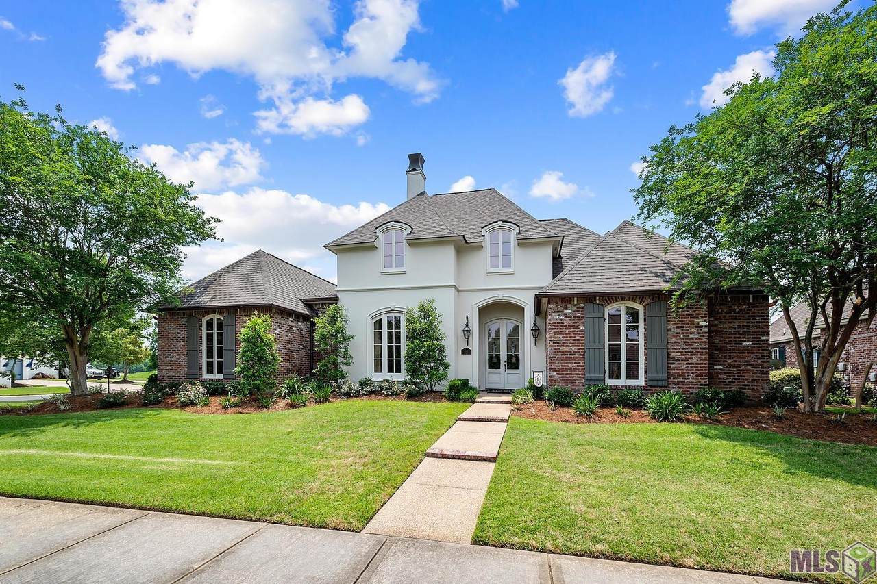 2562 Turnberry Ave - Photo 1