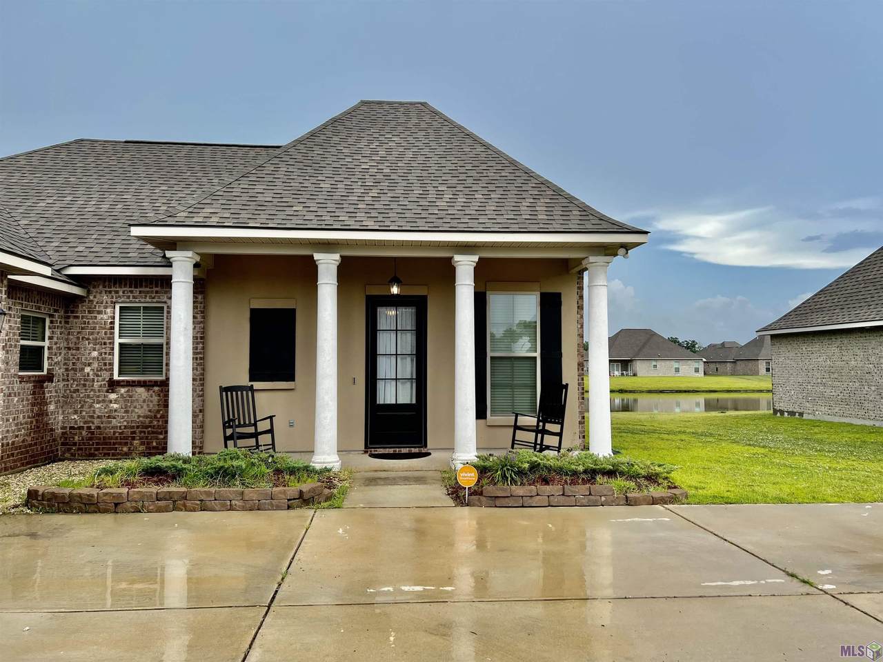 4776 Longwood Dr - Photo 1