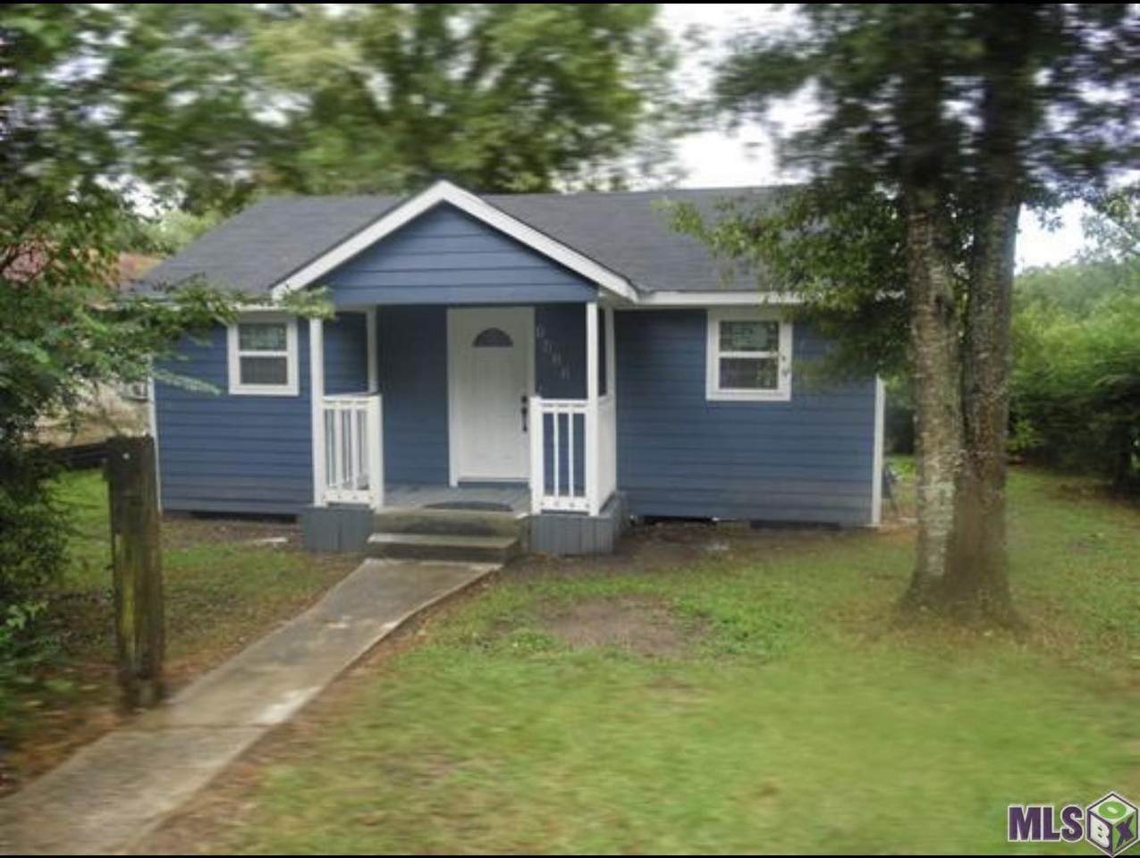1433 Willow Ave - Photo 1