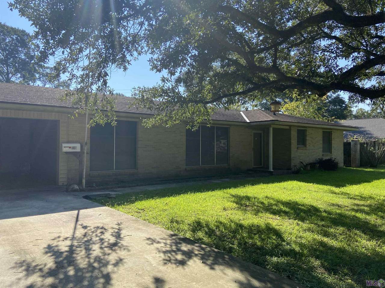 1045 Broadmoor Cir - Photo 1