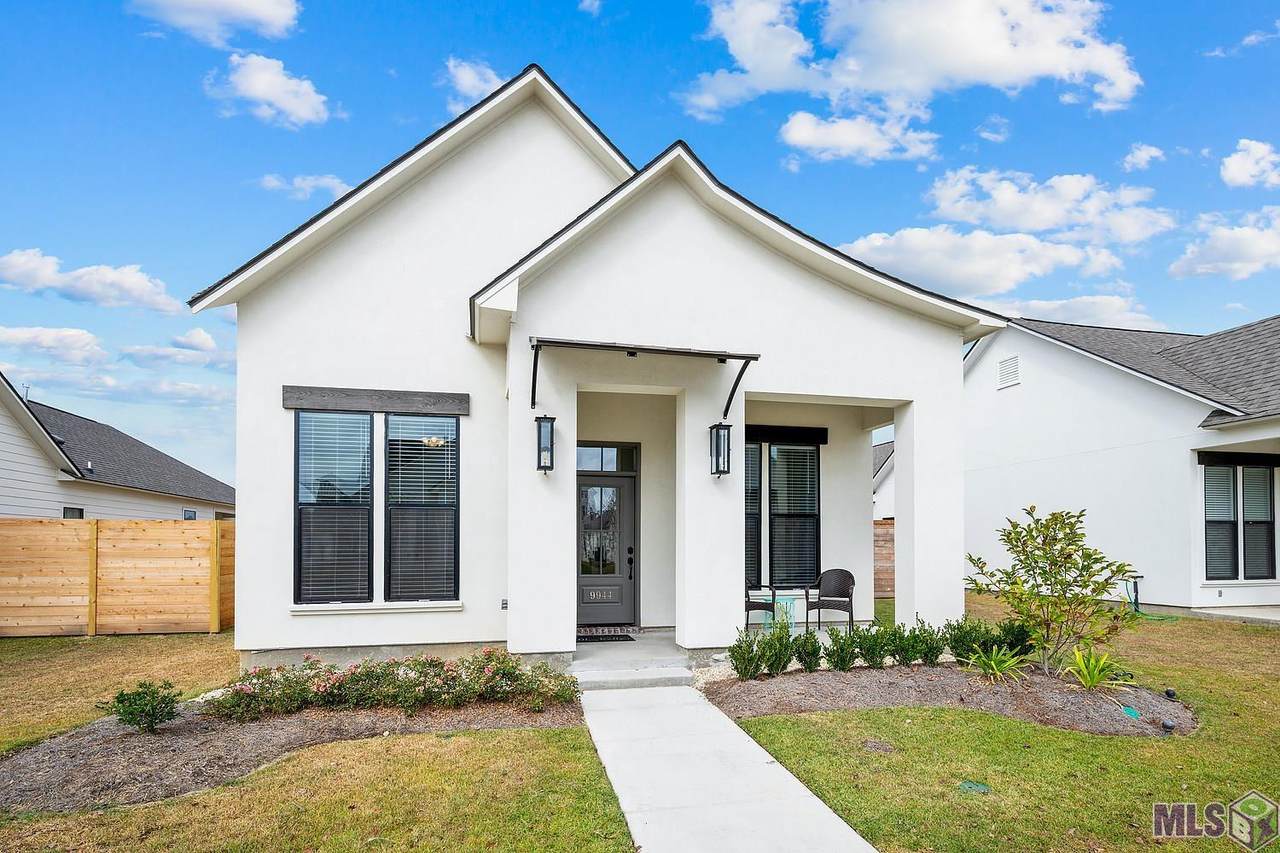 9944 Stonewater Dr - Photo 1