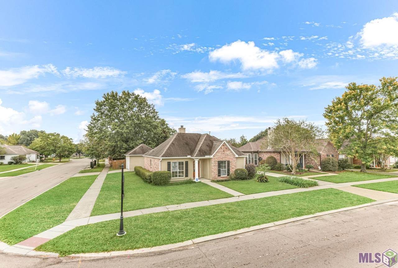 10362 Springbrook Ave - Photo 1