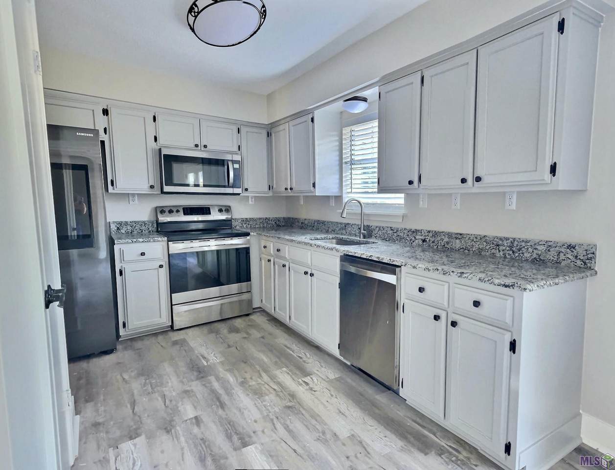 42136 Cottonwood Dr - Photo 1