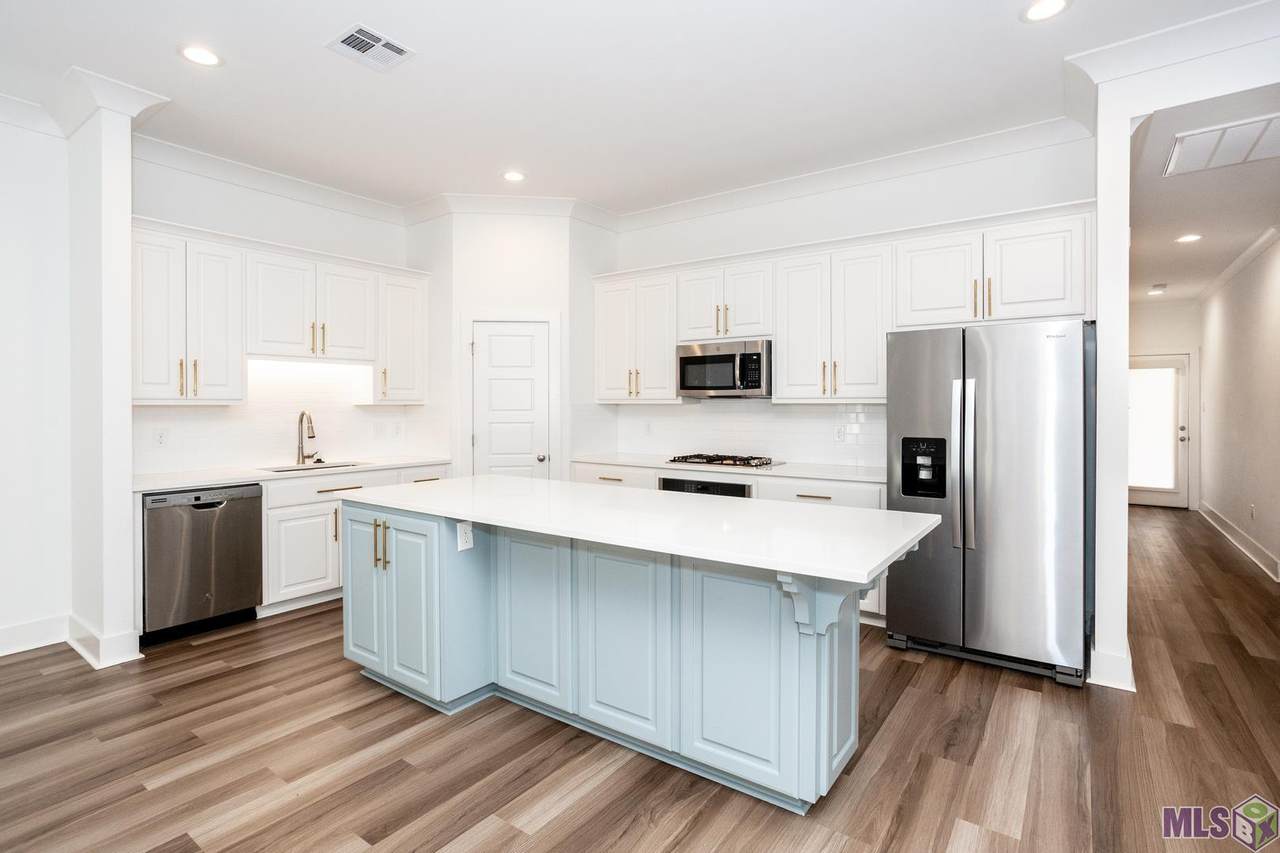 9066 Stonecroft Ave - Photo 1