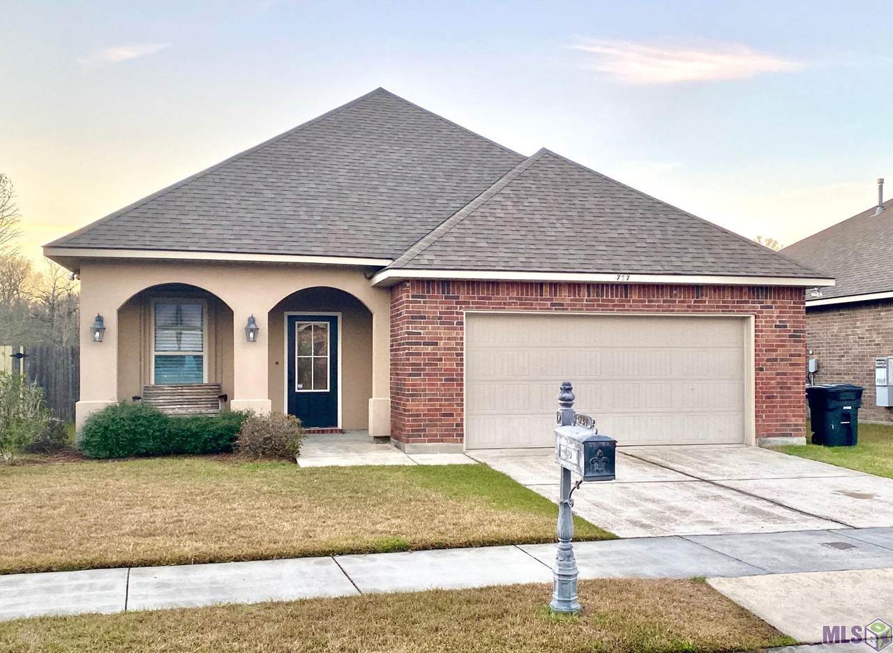 737 Greenwich Dr - Photo 1
