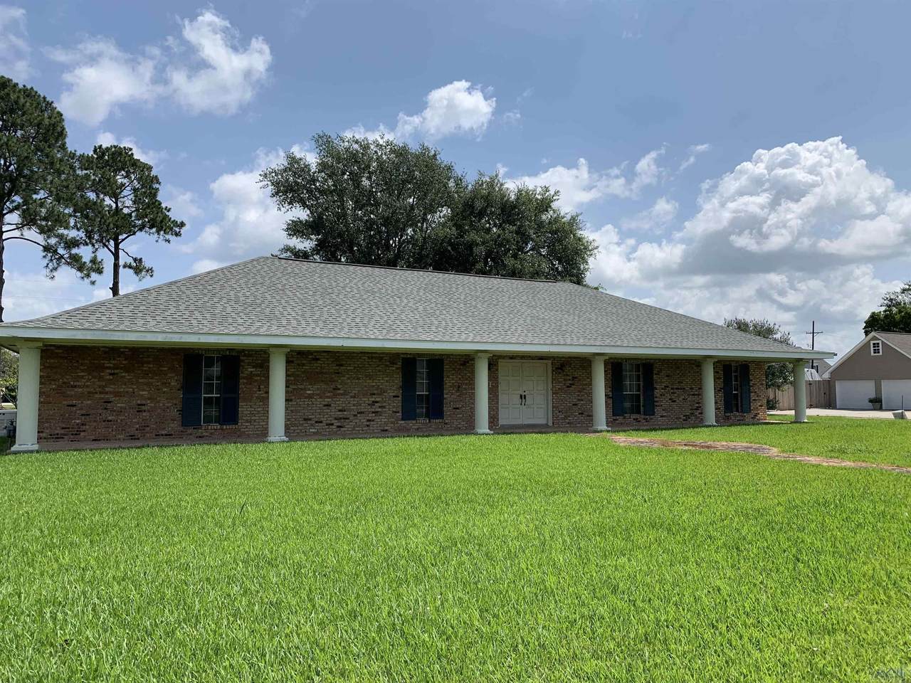 211 Melrose Dr - Photo 1