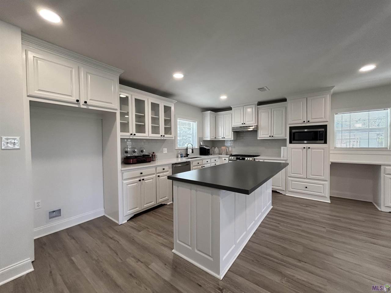 9753 Mollylea Dr - Photo 1