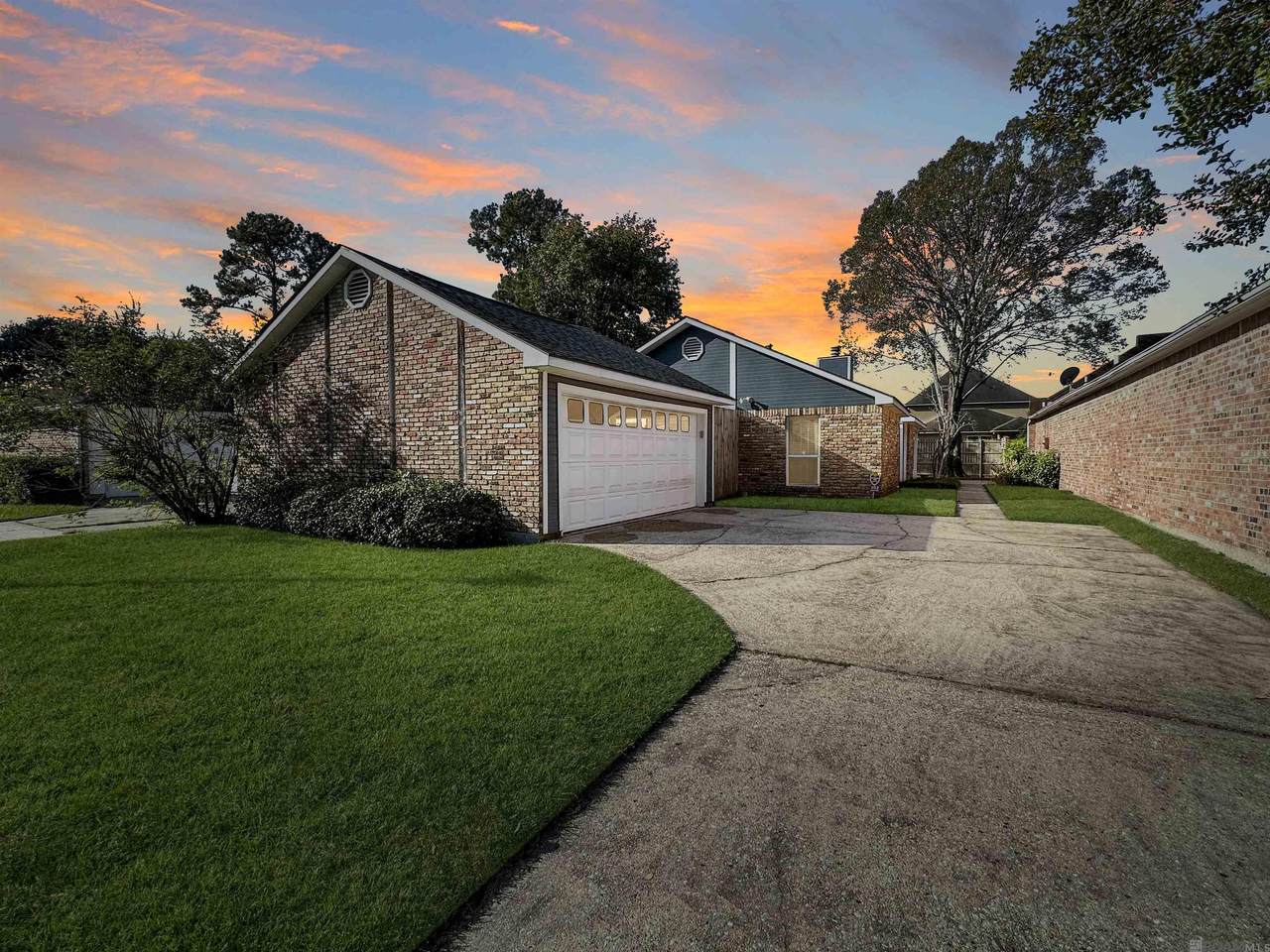 1452 Fairview Dr - Photo 1