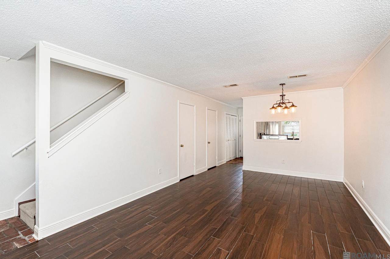10536 Oak Hills Pkwy - Photo 1