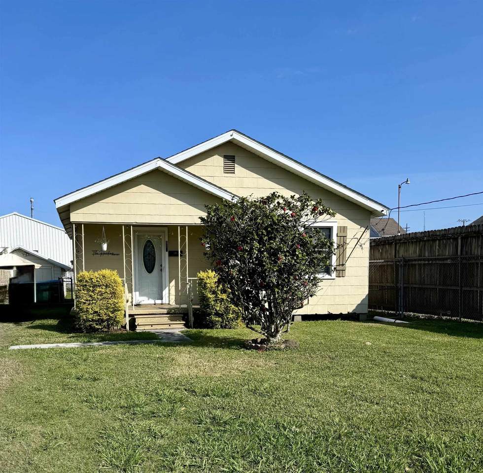 512 Eighth St - Photo 1