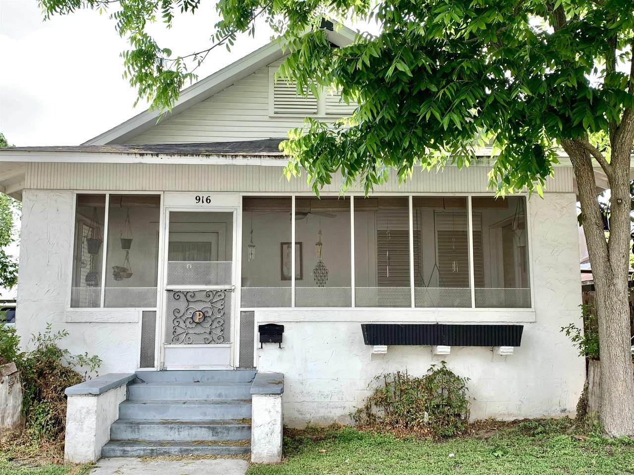 916 Fourth St - Photo 1