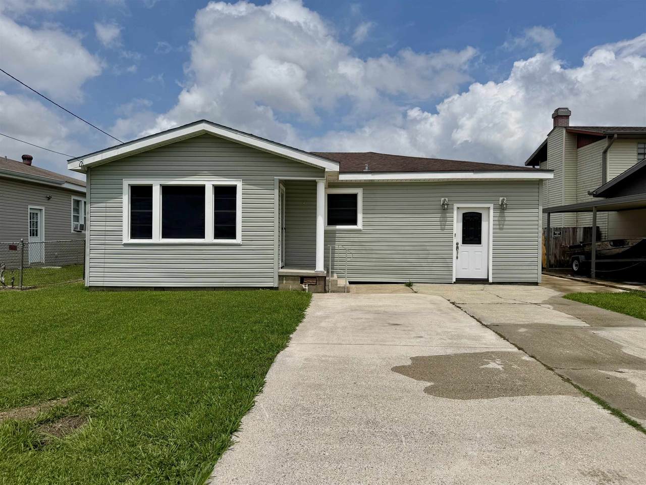 1612 Maple St - Photo 1