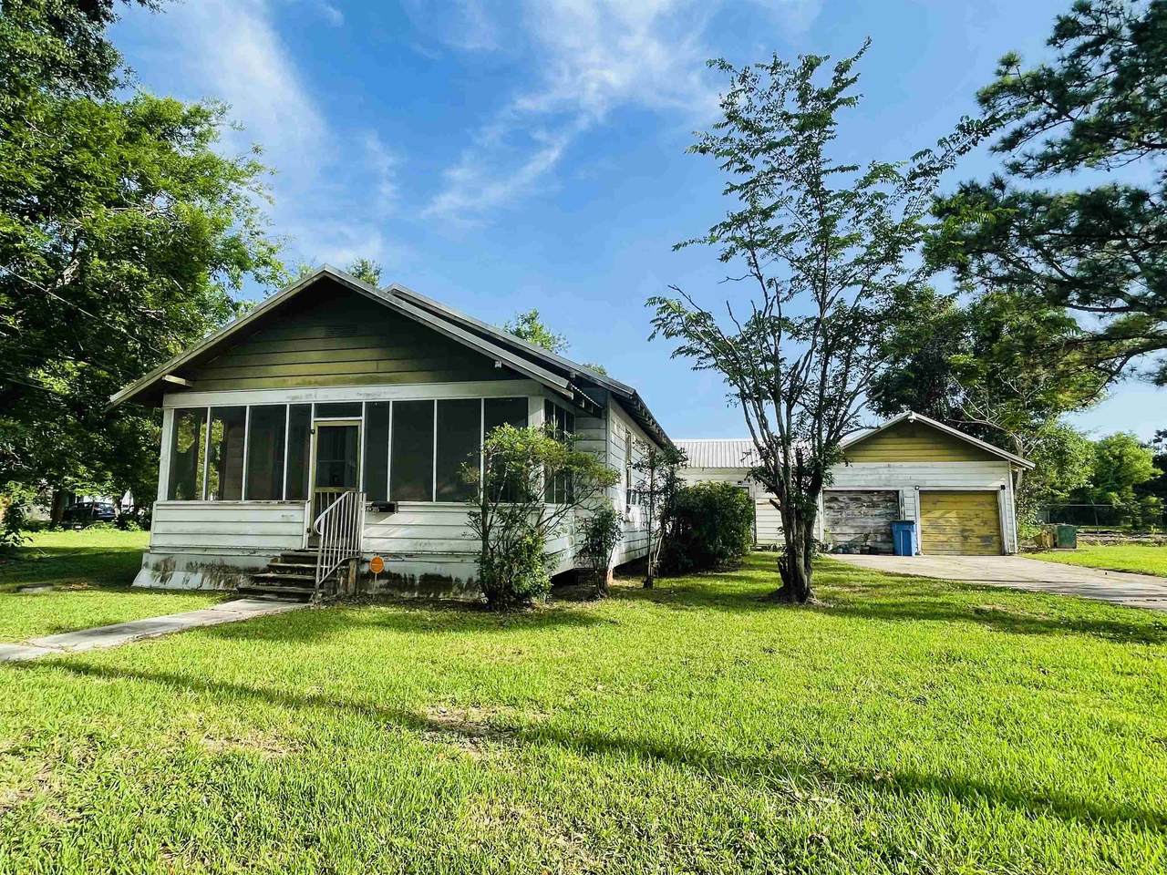305 Hanson St - Photo 1