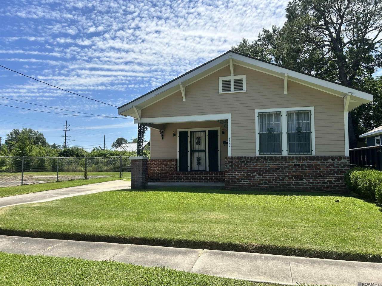 2060 Hemlock St - Photo 1