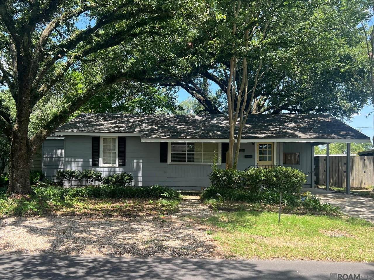 2225 Edinburgh Ave - Photo 1