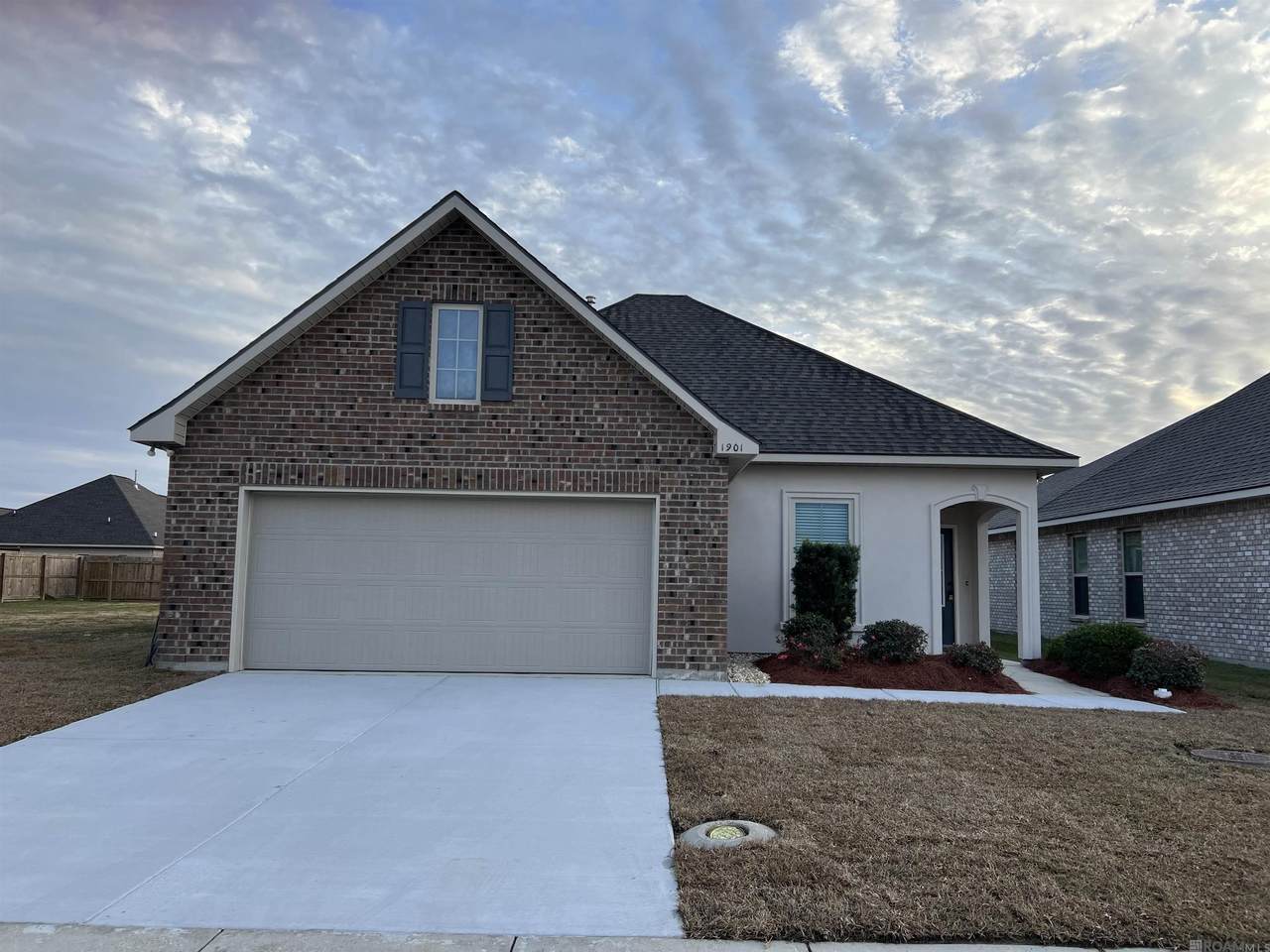 1901 Meadow Oak Dr - Photo 1