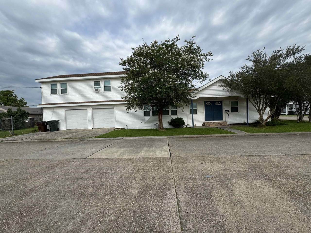 200 Plum St - Photo 1