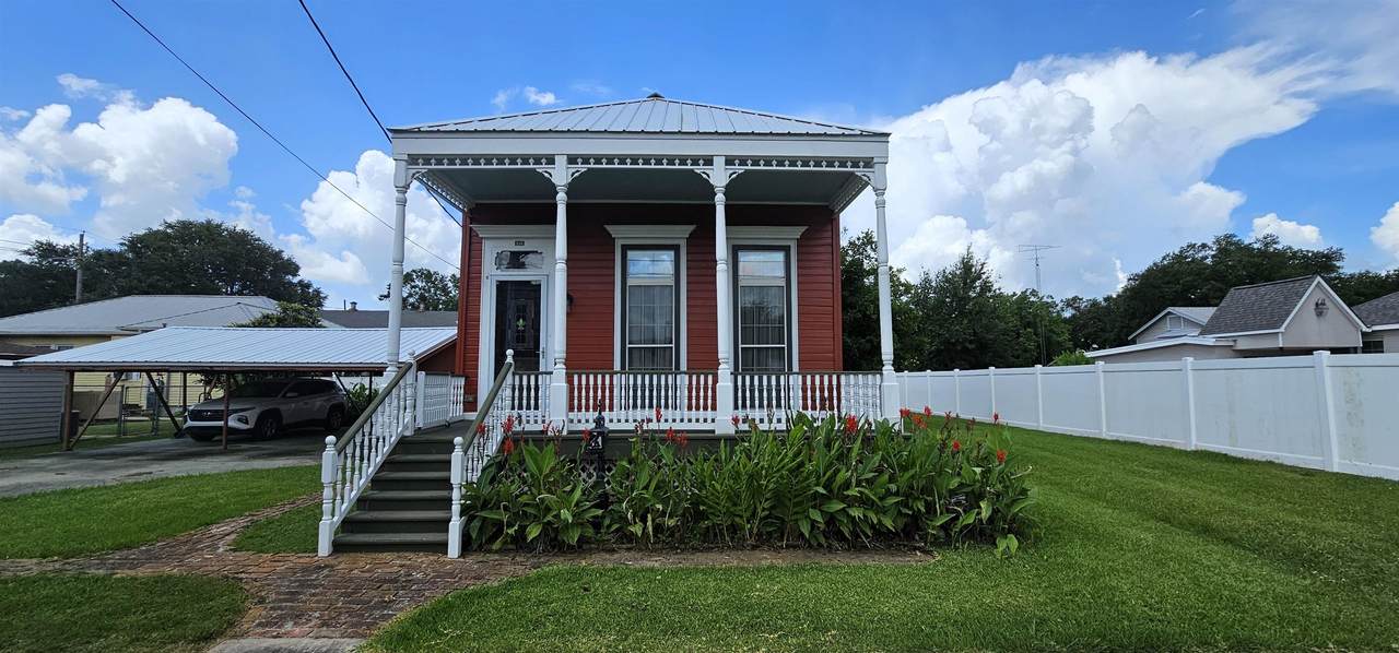 516 Iberville St - Photo 1