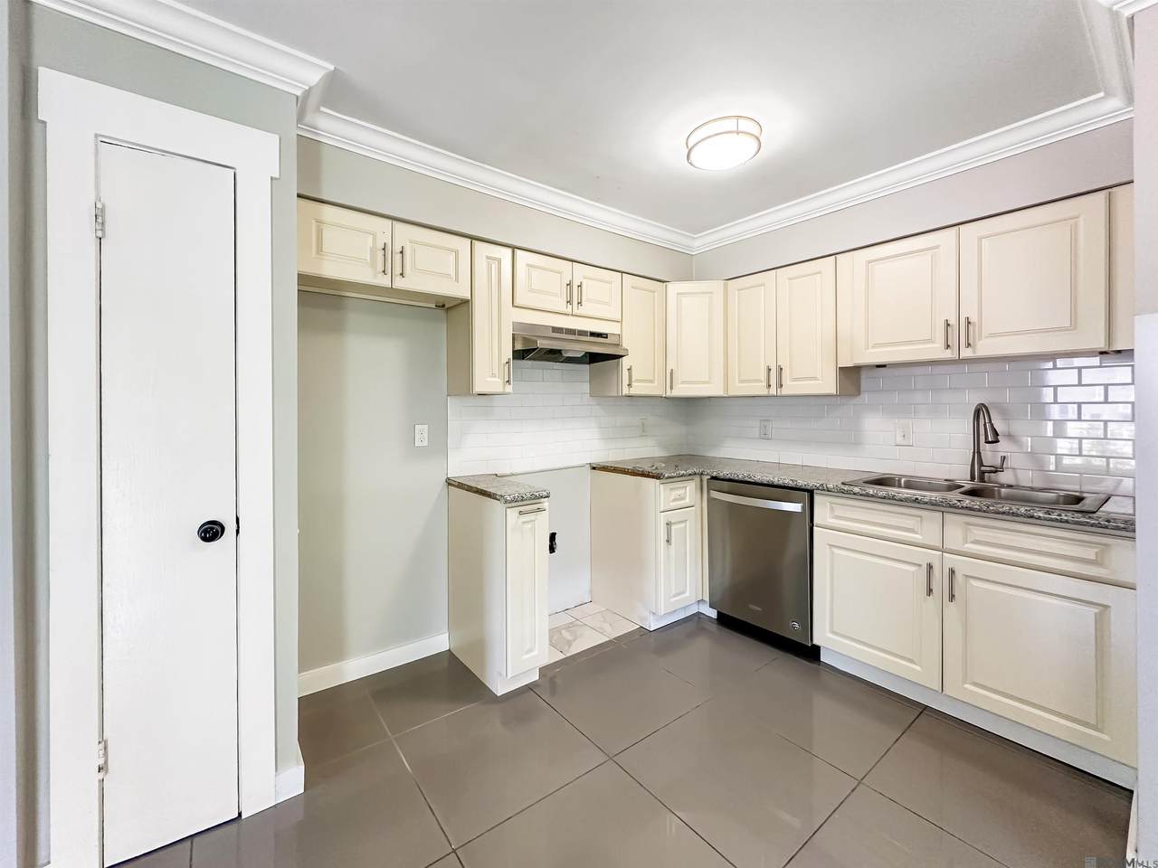 12320-12322 Warfield Ave - Photo 1