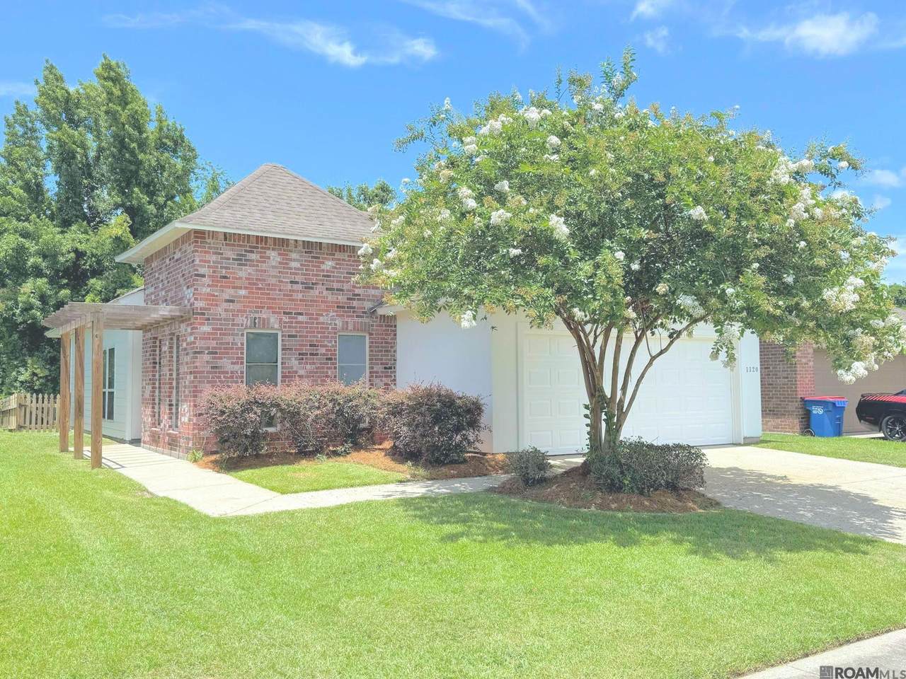 1120 Madrid Ave - Photo 1