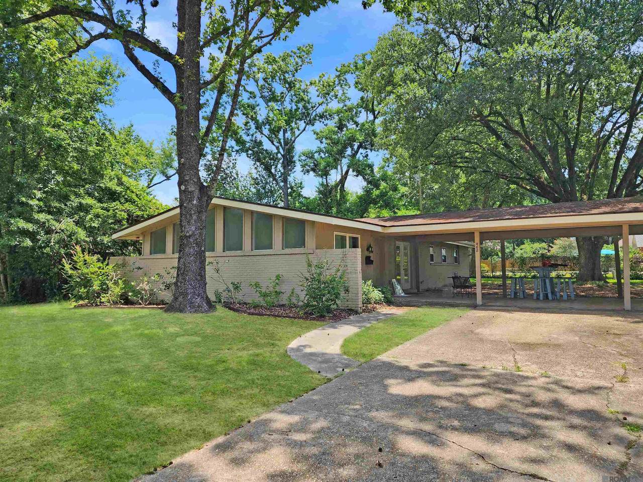 468 College Hill Dr - Photo 1