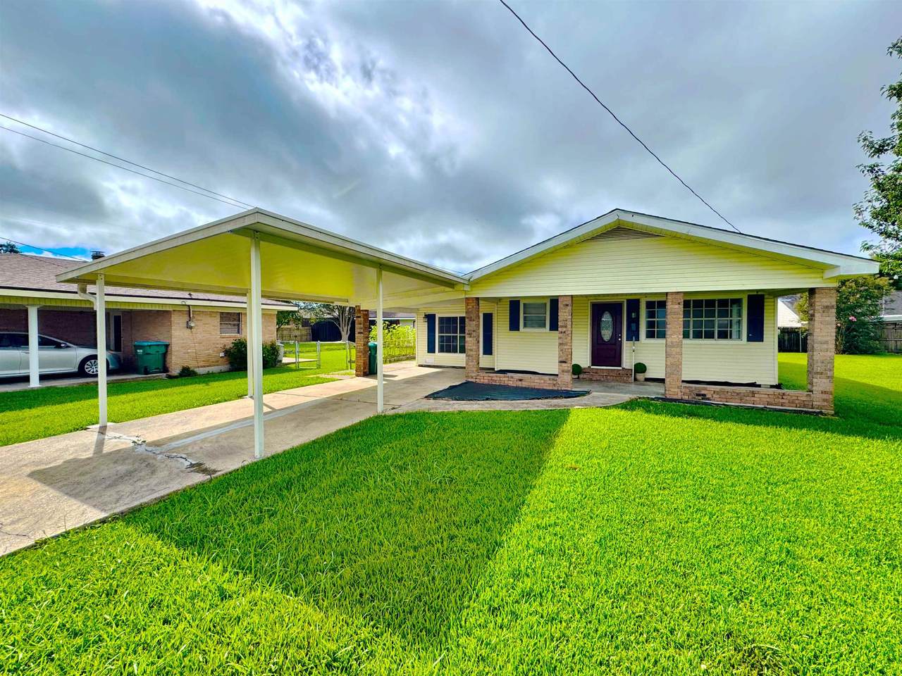 714 Willow - Photo 1