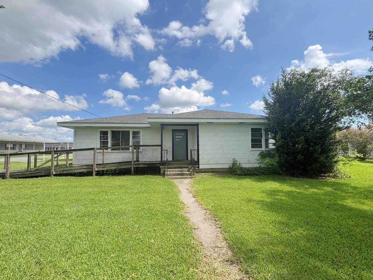 201 North Oak Street - Photo 1