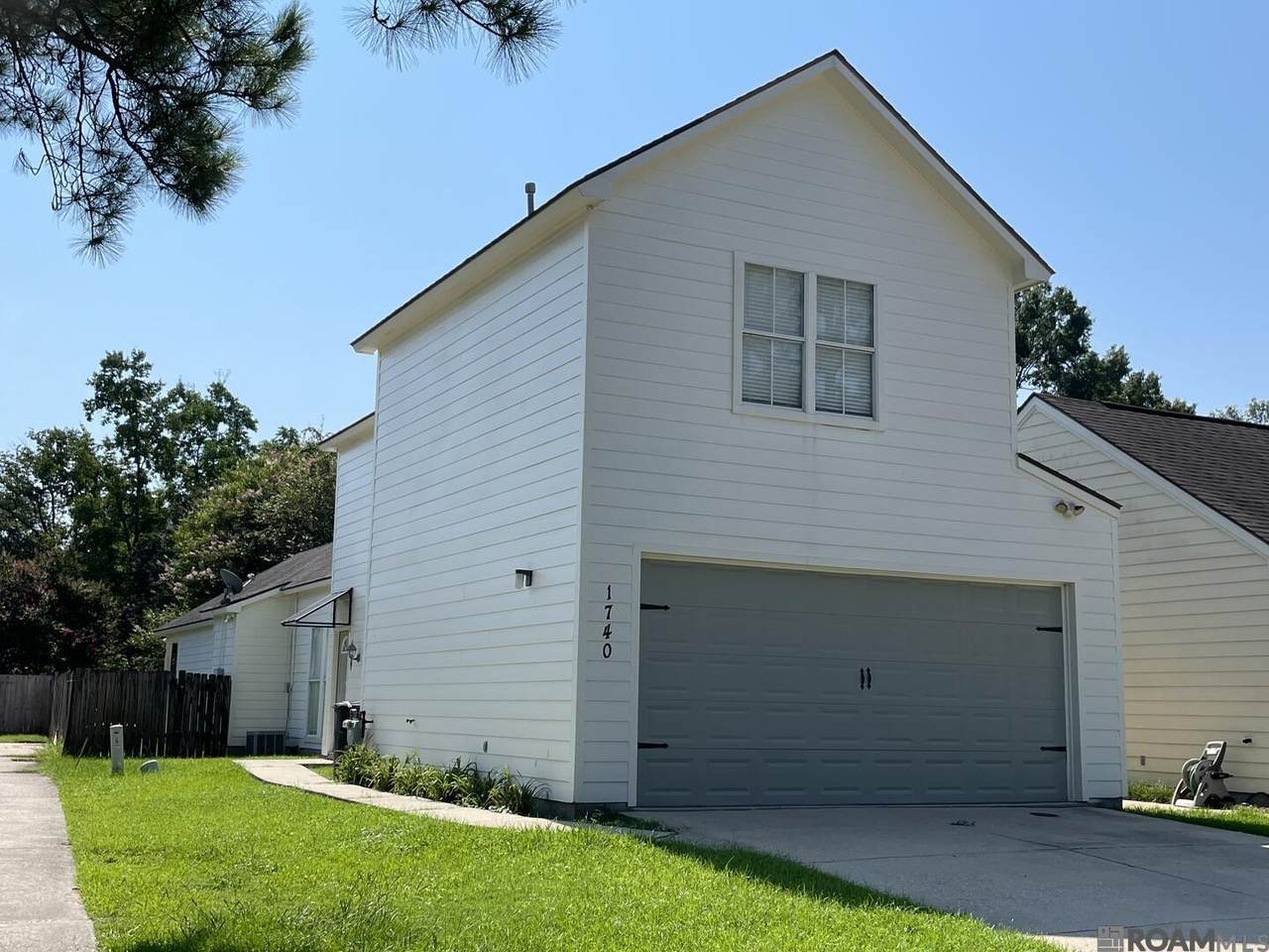 1740 Twisted Oak Ln - Photo 1