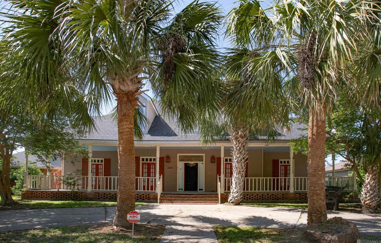 11101 Lake Forest Blvd - Photo 1