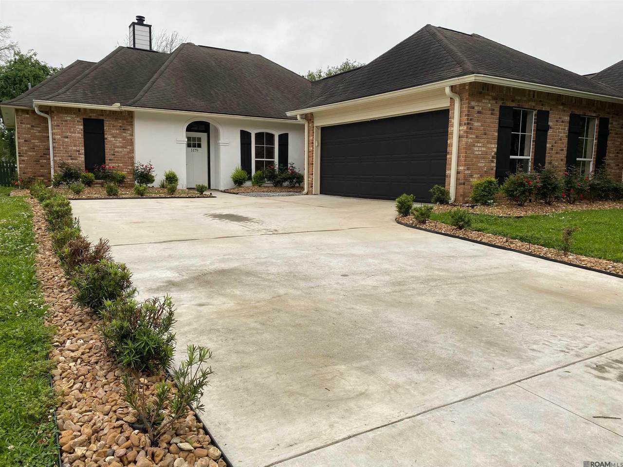 1179 Springlake Dr - Photo 1