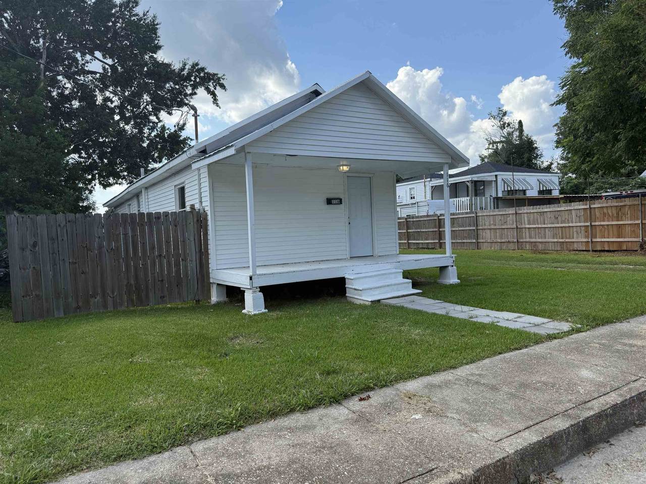 116 Leona Street - Photo 1