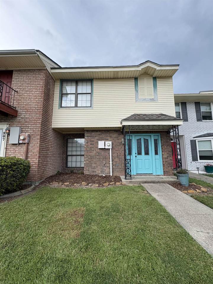 209 North French Quarter Drive - Photo 1