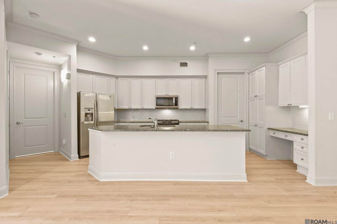 998 Stanford Ave - Photo 1