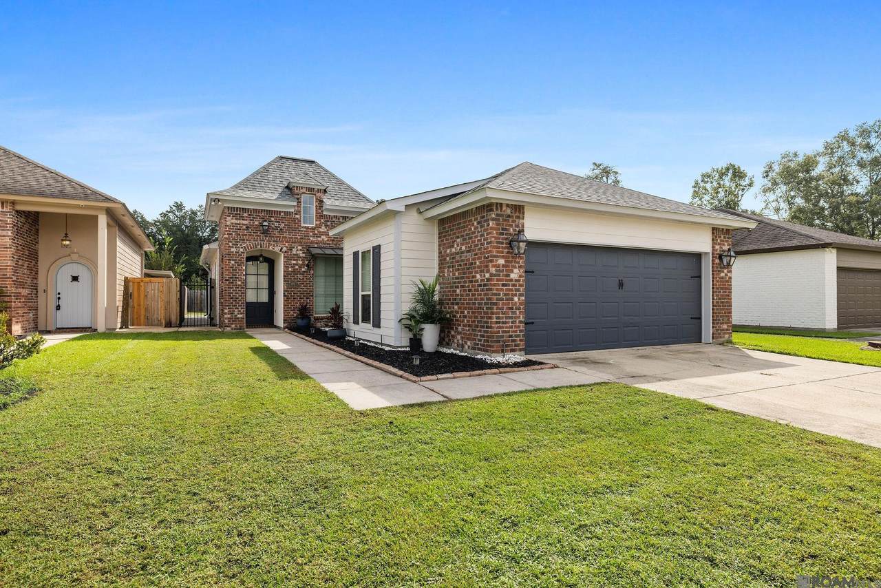 1102 Madrid Ave - Photo 1