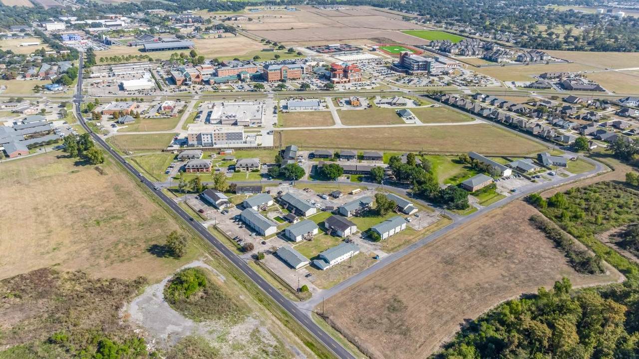 2147 Audubon Ave - Photo 1