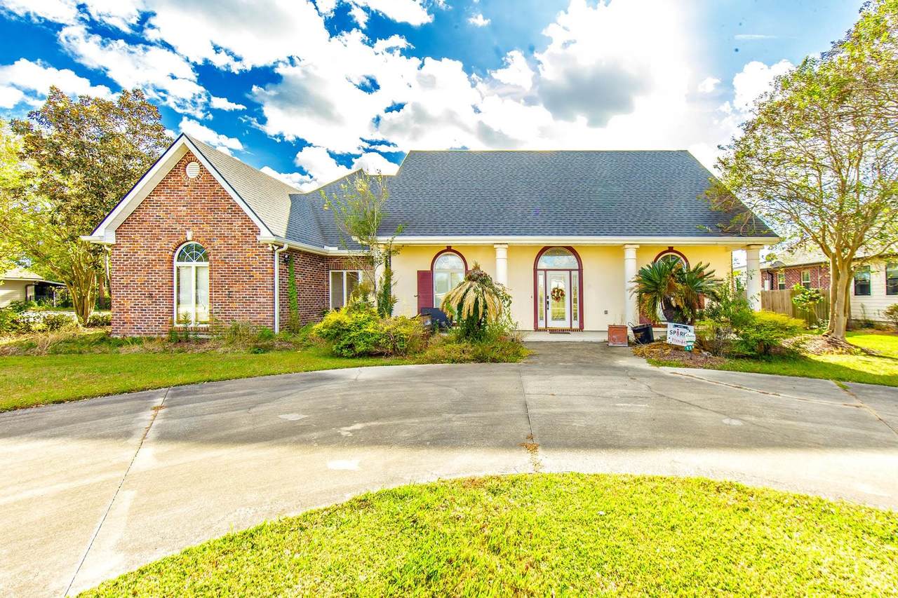 111 Thetford Drive - Photo 1