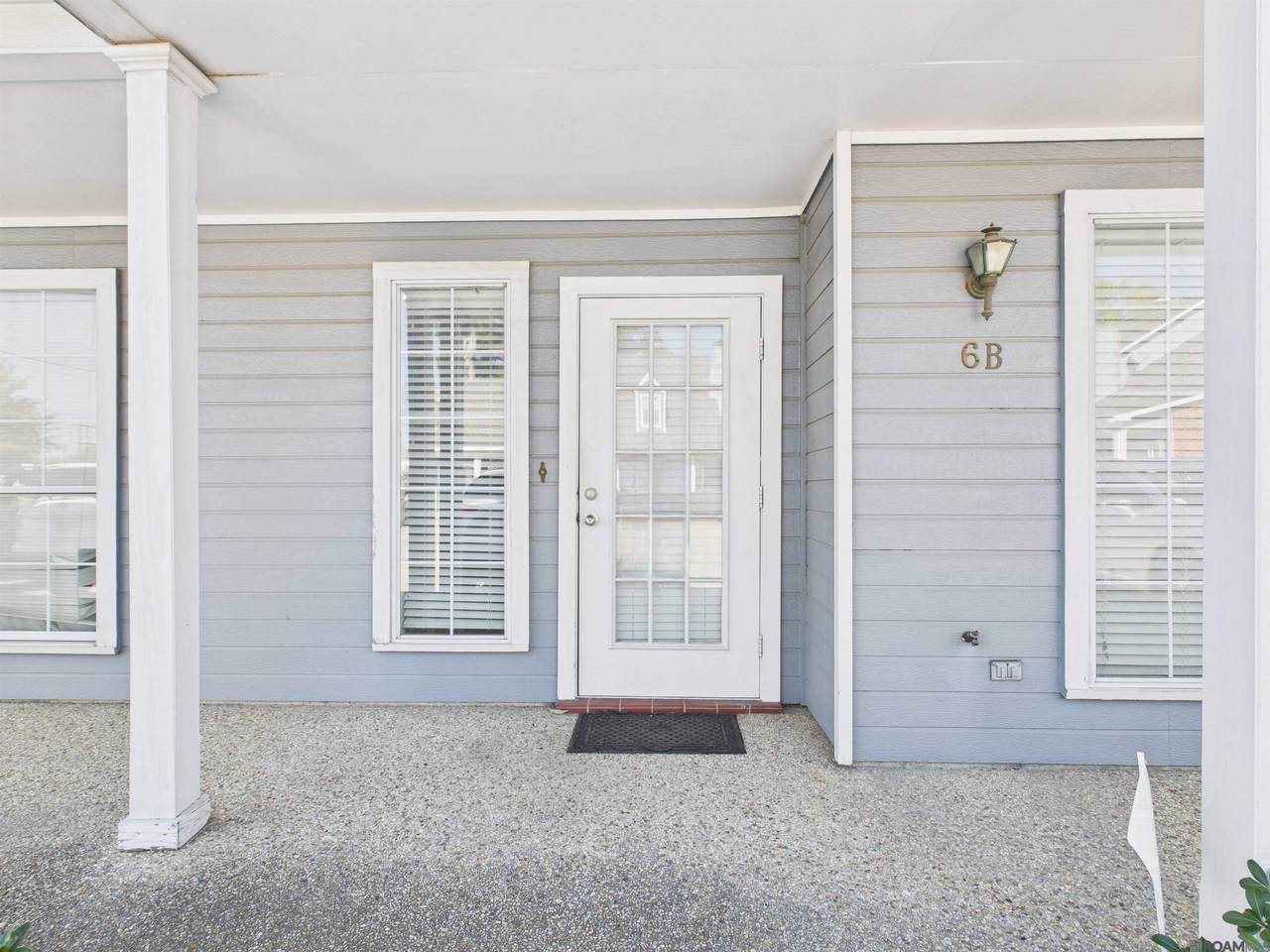 160 Ocean Dr - Photo 1