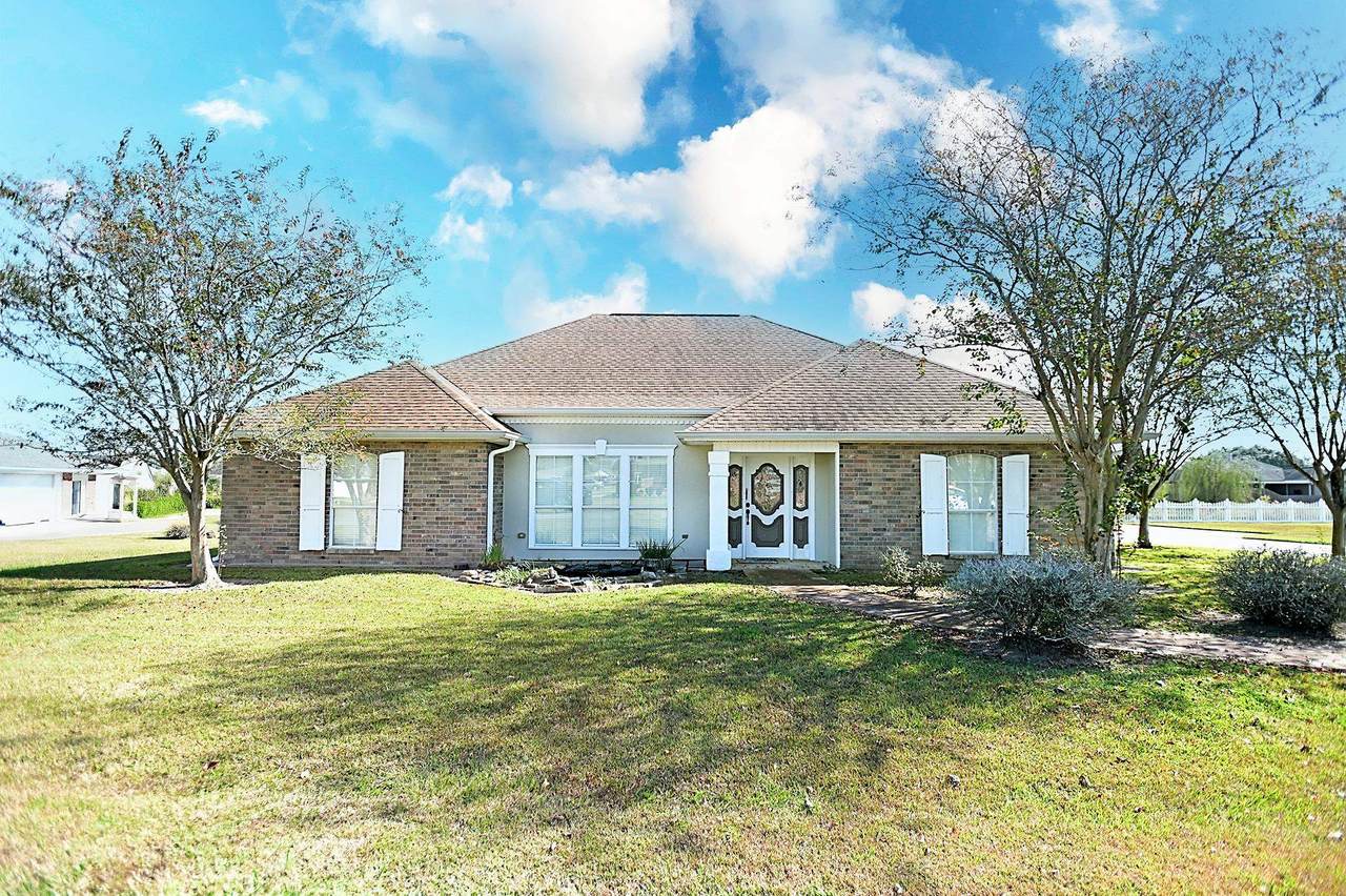 1403 East Camellia Drive - Photo 1