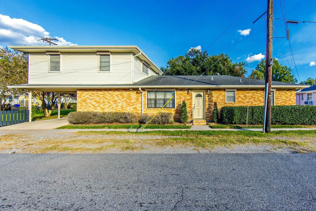 917 Caroline St - Photo 1