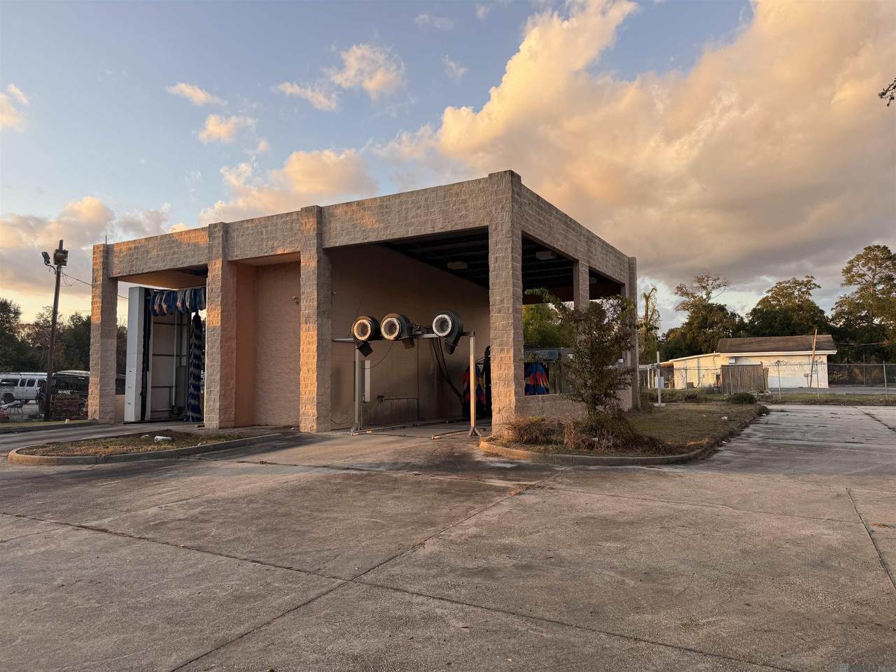 611 Foster Dr - Photo 1