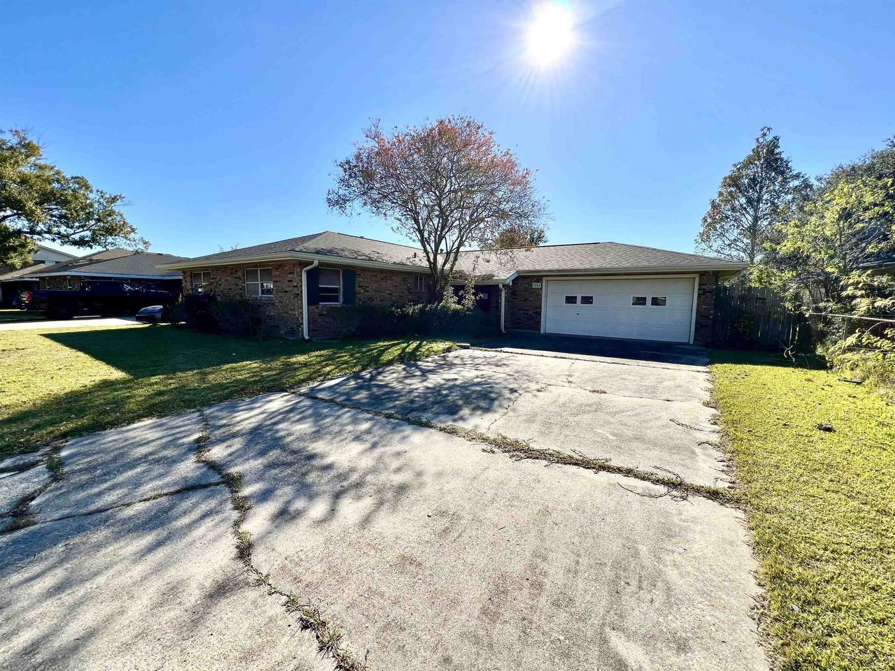 2204 Acadian Dr - Photo 1