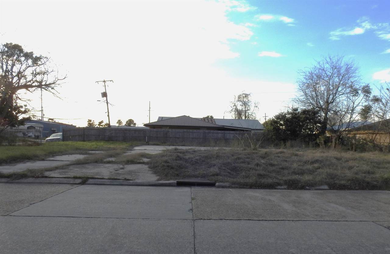 305 Dixie Avenue - Photo 1