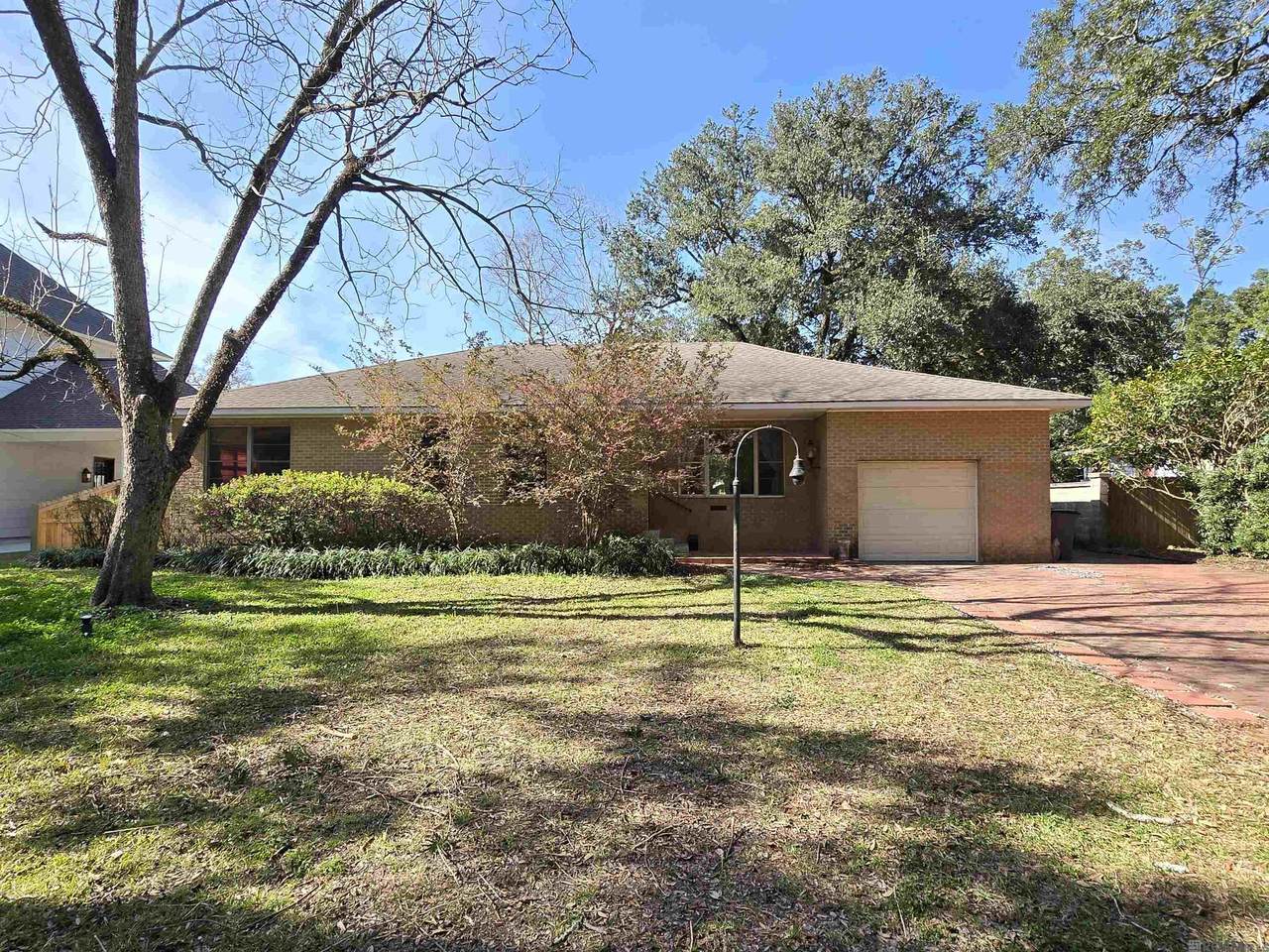 1924 Glenmore Ave - Photo 1