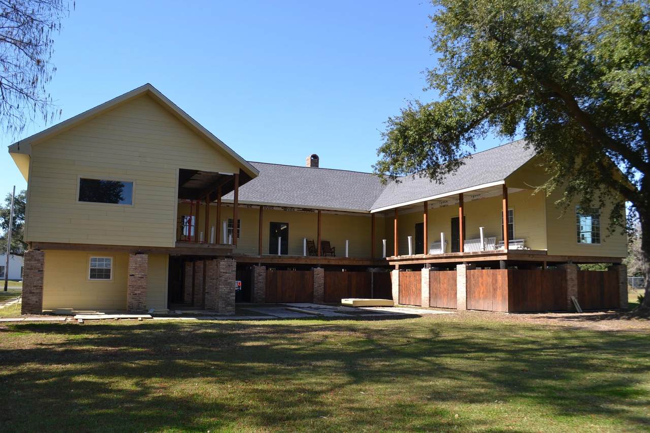 129 Summers Lane - Photo 1