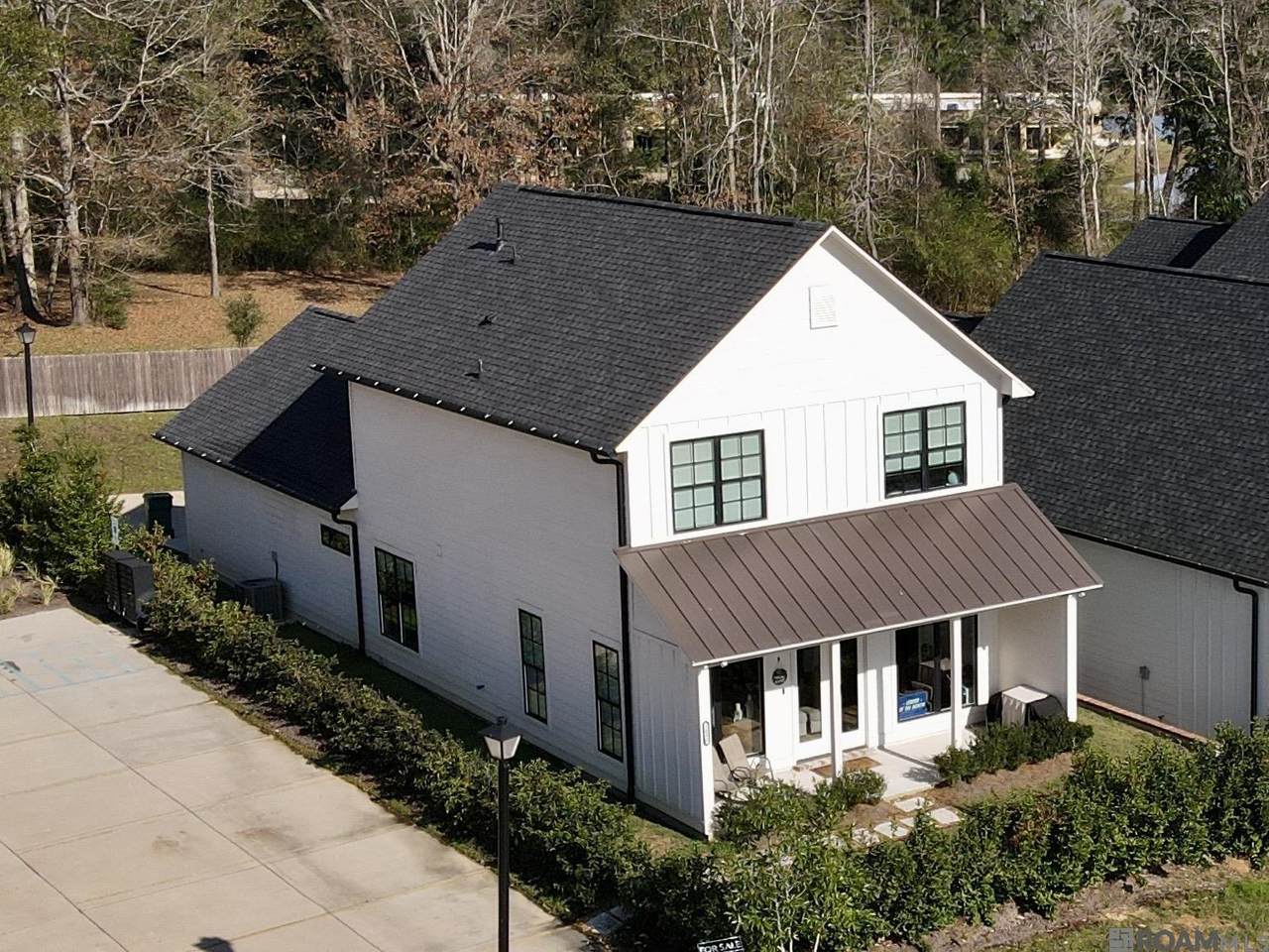 3084 Parkside Ln - Photo 1