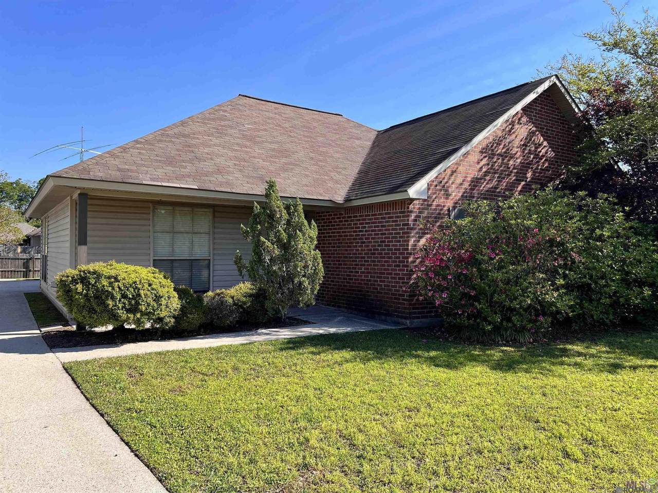 12275 Cottage Hill Ct - Photo 1