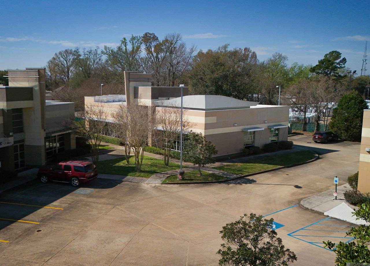 10604 Coursey Boulevard - Photo 1