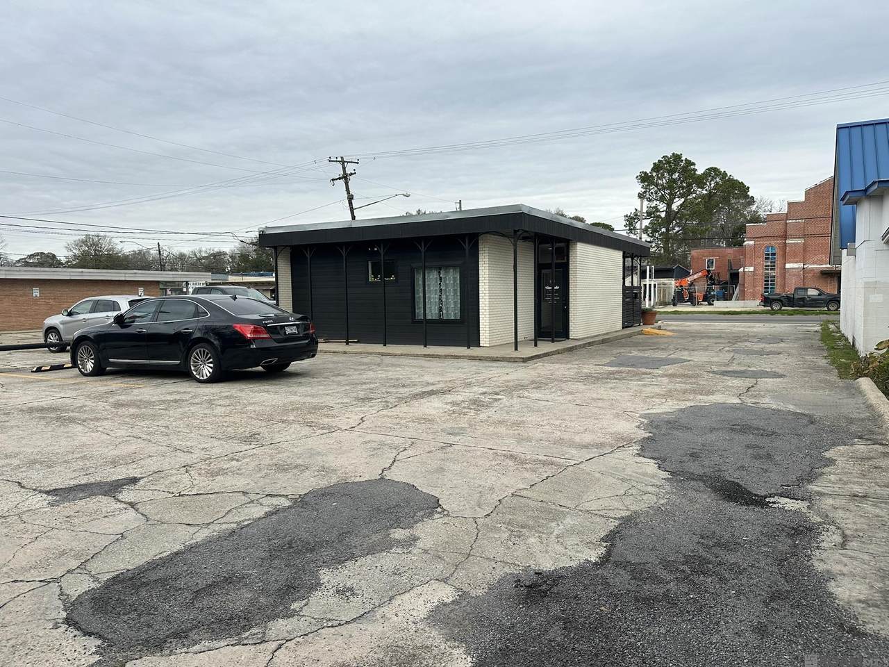 4378 Government St - Photo 1