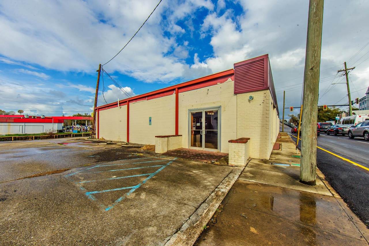8061 Main St - Photo 1
