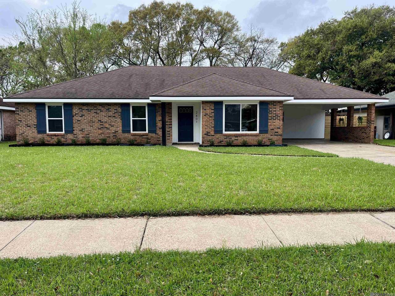 240 Orangewood Dr - Photo 1